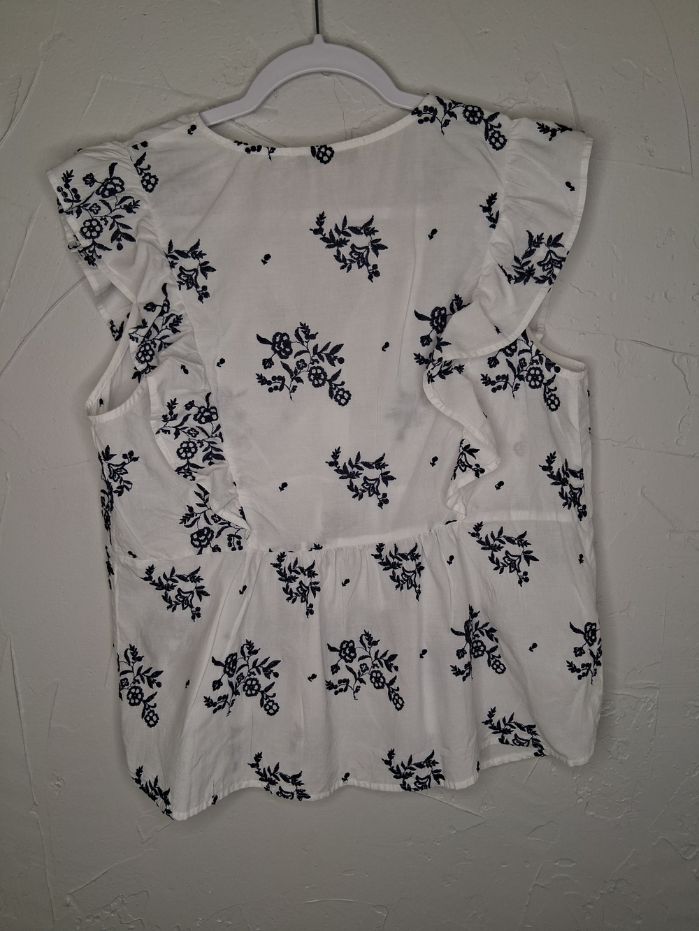 LOFT Petite LP White Blue Embroidered Cotton Flutter Sleeve Peplum Blouse
Catego - Picture 7 of 7